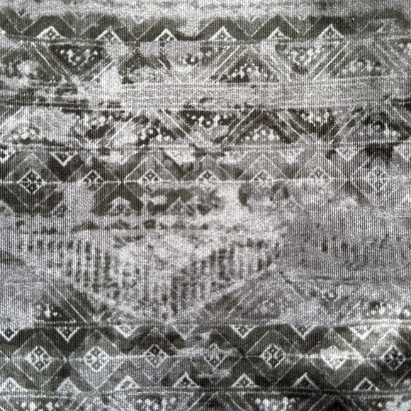 Earth Yoga gray Aztec print capris leggings, size L - Picture 5 of 7